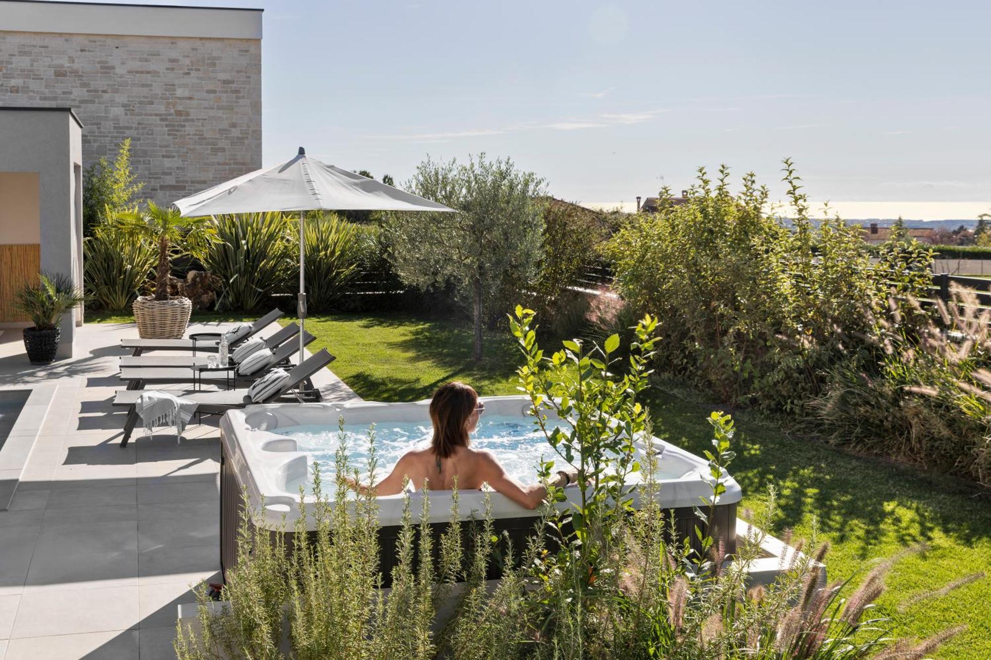 Villa Bewegte Berge Kastelir Bagian luar foto